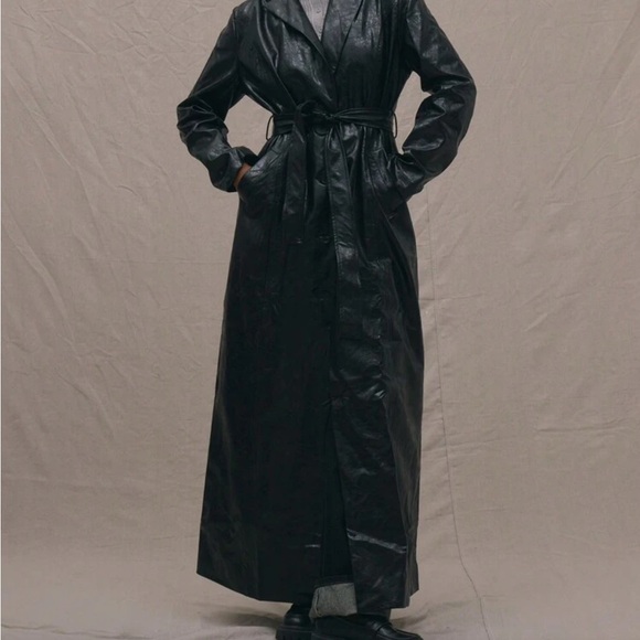 MAXI Elegant Black Leather Trench Coat - Picture 9 of 9
